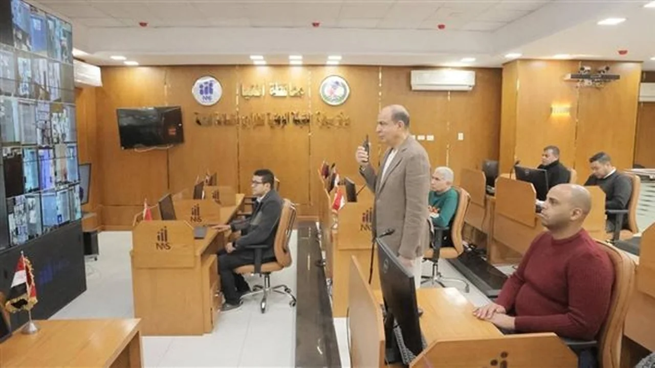 محافظ المنيا يكثف الاستعدادات لمواجهة تقلبات الطقس والأمطار بجميع مراكز المحافظة
